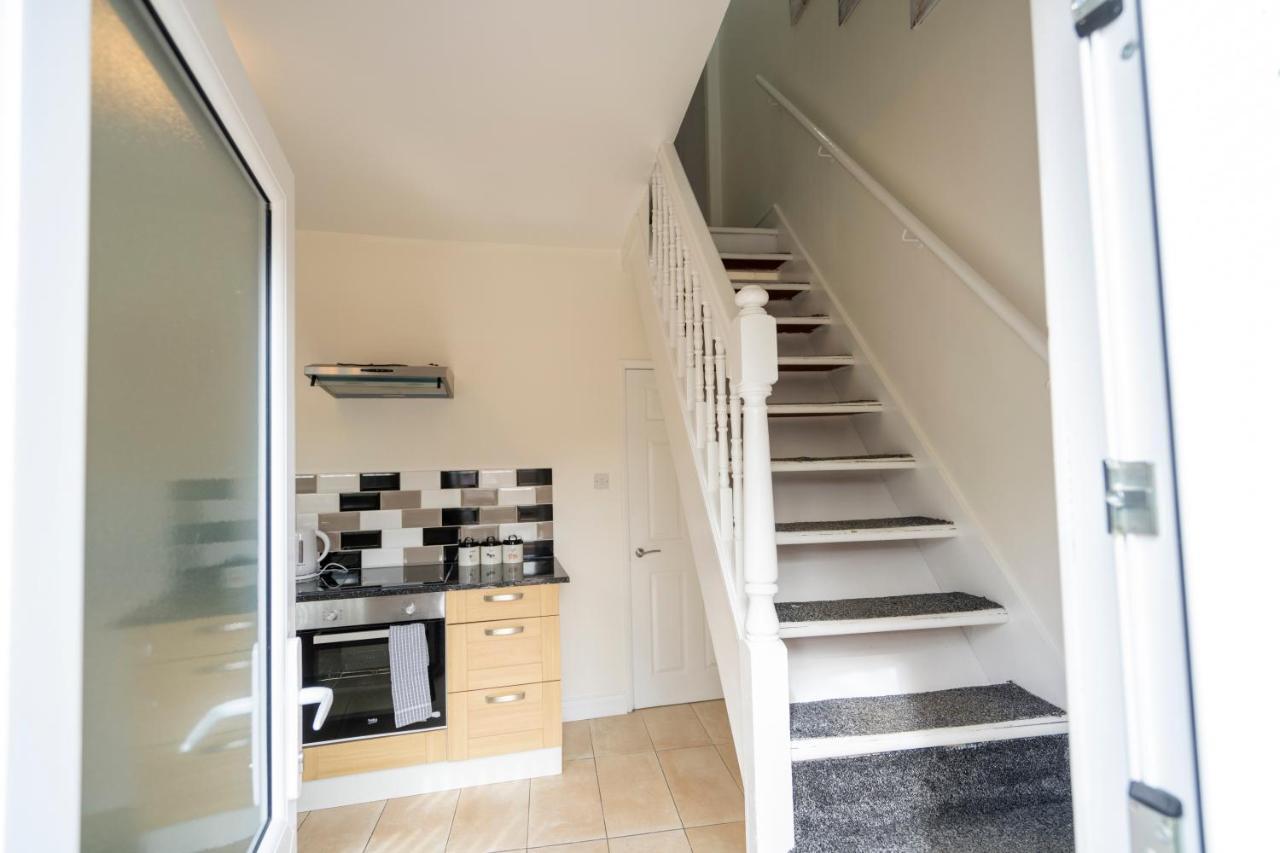 Entire House-Merseyside-Liverpool Birkenhead Exterior photo