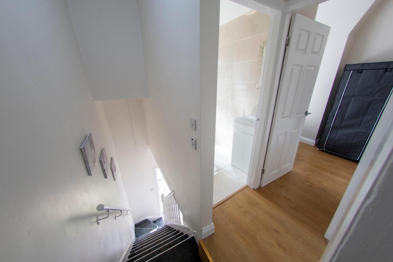 Entire House-Merseyside-Liverpool Birkenhead Exterior photo